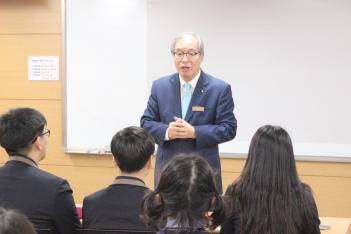 Award Ceremony for English Debate Compet...